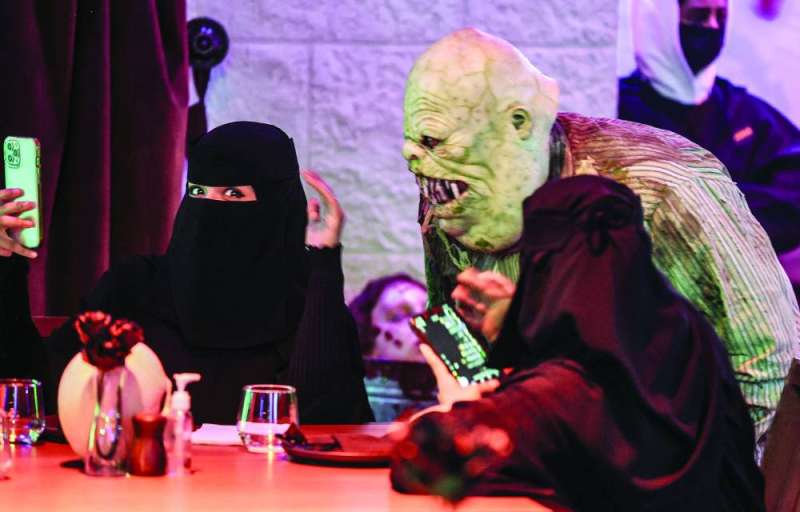 
التقاط صور مع «زومبي»
