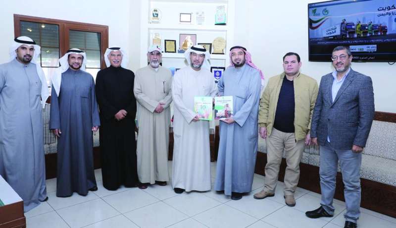 العون يتسلّم الإصدارين من الشطي