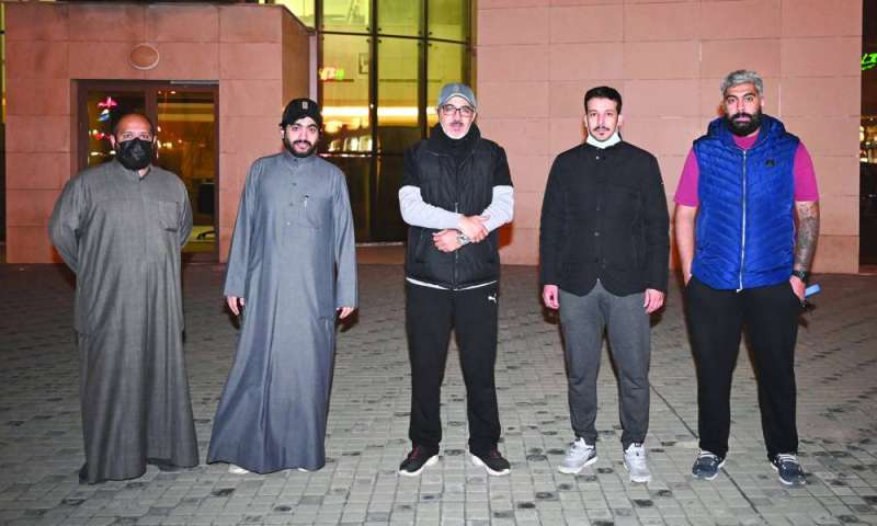 فريق اللجنة المشتركة برئاسة محمد الظفيري (تصوير نايف العقلة)