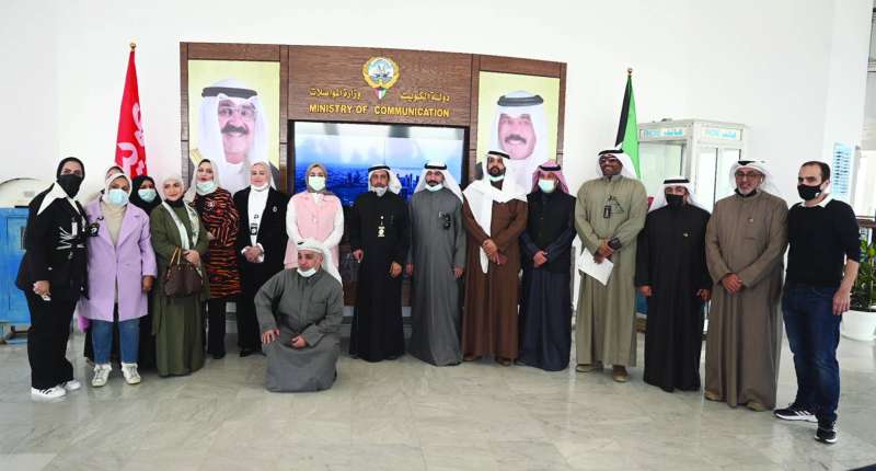 
الوكيلة الشهاب مع قياديي الوزارة عقب الافتتاح 	(تصوير نايف العقلة)
