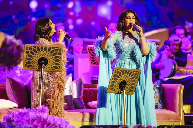 
أحلام ونوال خلال الحفل
