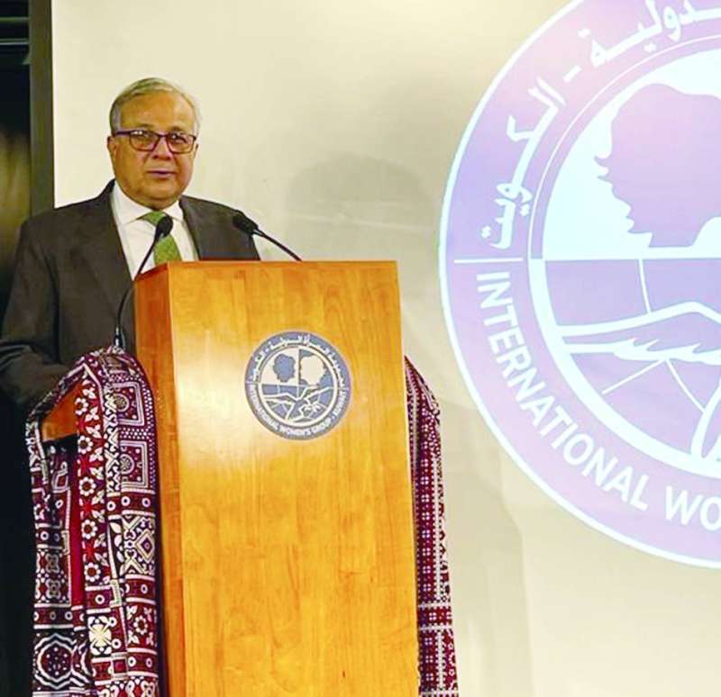 السفير الباكستاني متحدثاً في الحفل