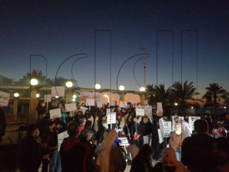 وقفة نسائية في الإرادة 