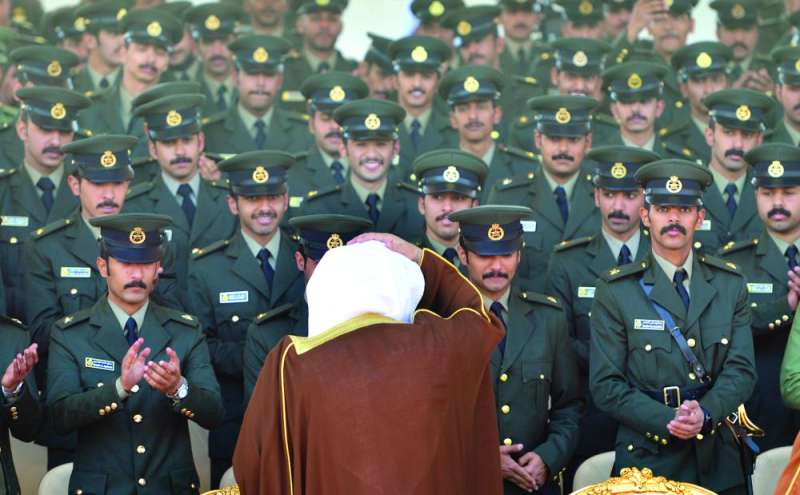 وزير الدفاع مخاطباً كوكبة الضباط الخرّيجين	(تصوير نايف العقلة)
