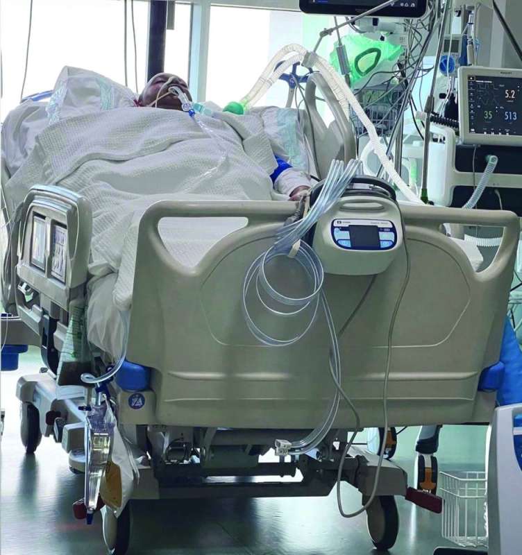 عباس في العناية المركزة
