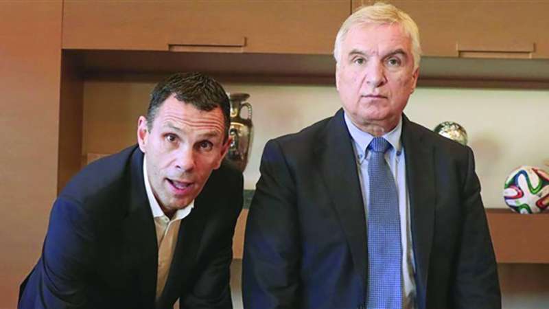 غوستافو بوييت موقعا العقد