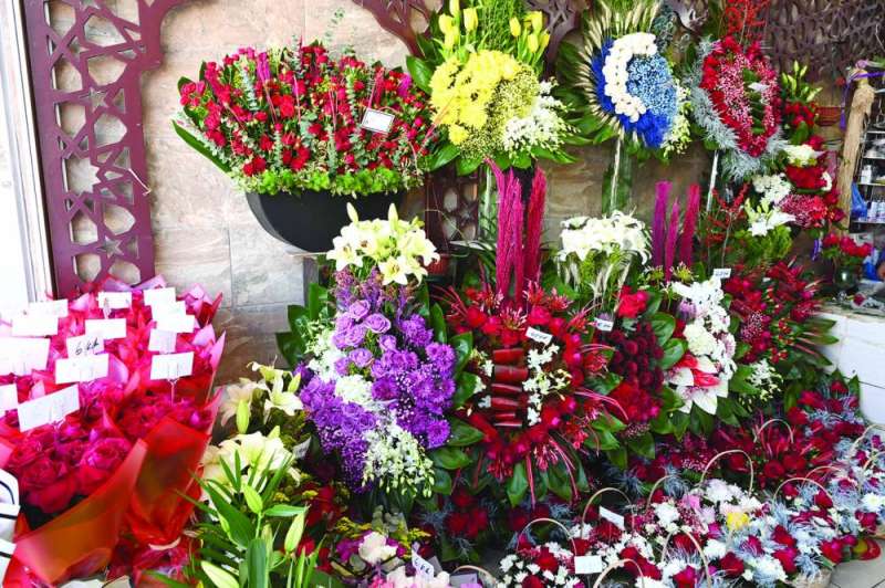 الزهور الحمراء طاغية بحضورها 