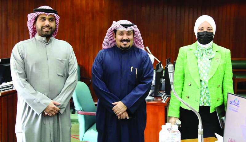 مها البغلي وأحمد هديان وعبدالله المحري
