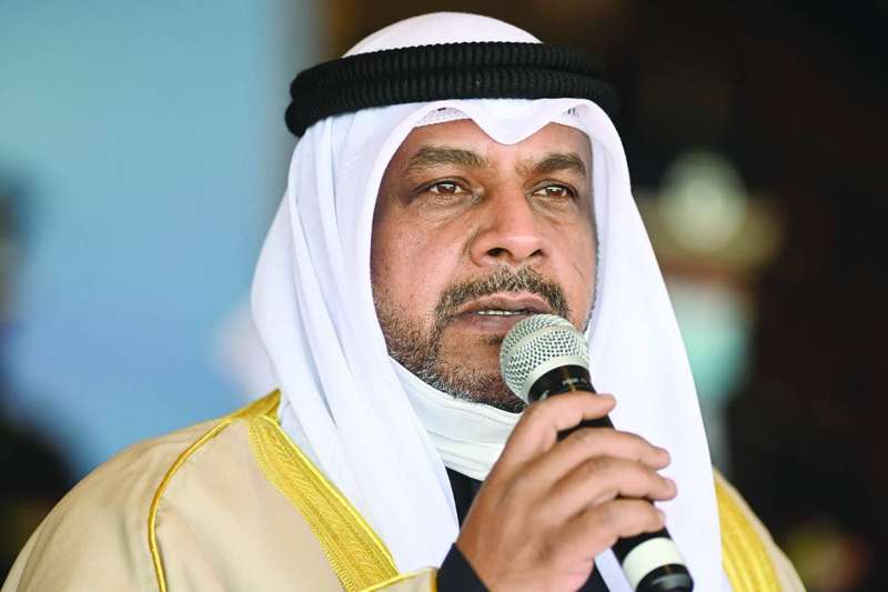 المنصور يتحدث للخريجين
