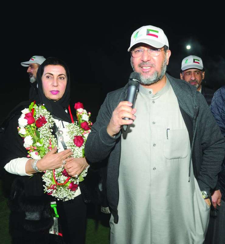 العون معلناً تبرّع أم الخير بـ 50 ألف دينار للحملة