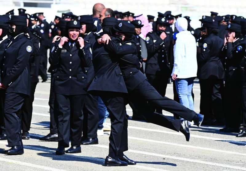 فرحة التخرج (تصوير أسعد عبدالله)