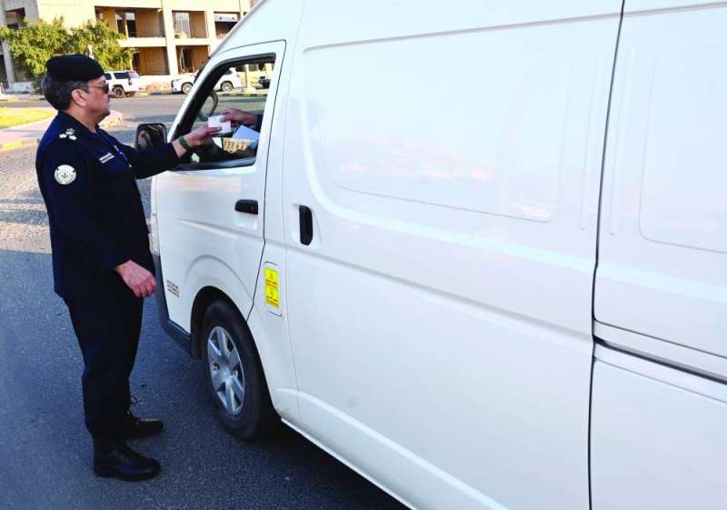 العميد خالد محمود مشرفاً على الحملة