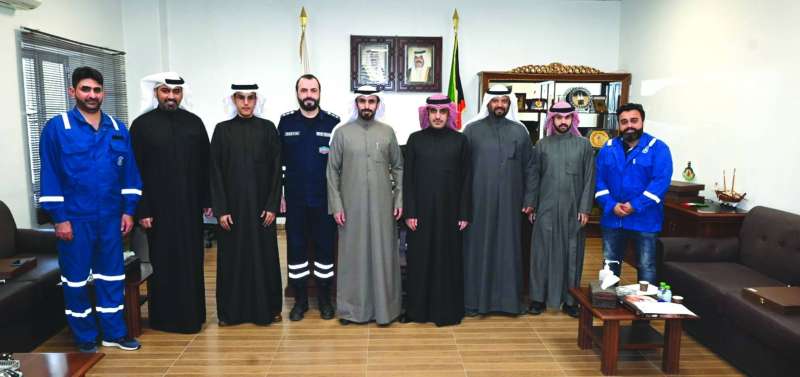 الهاجري متوسطاً أعضاء مجلس الإدارة المكرمين	 (تصوير نايف العقلة)
