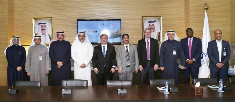 جانب من الاجتماع بين الشركتين