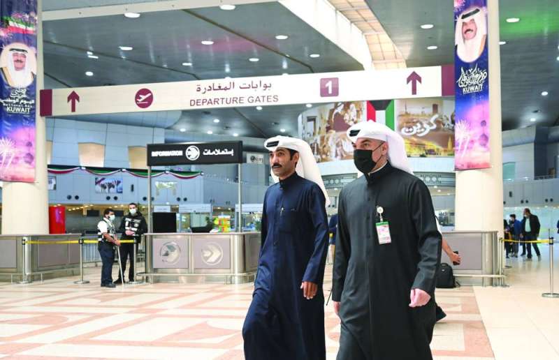 الهاشمي مع الزميل نايف كريم في جولة بالمطار
