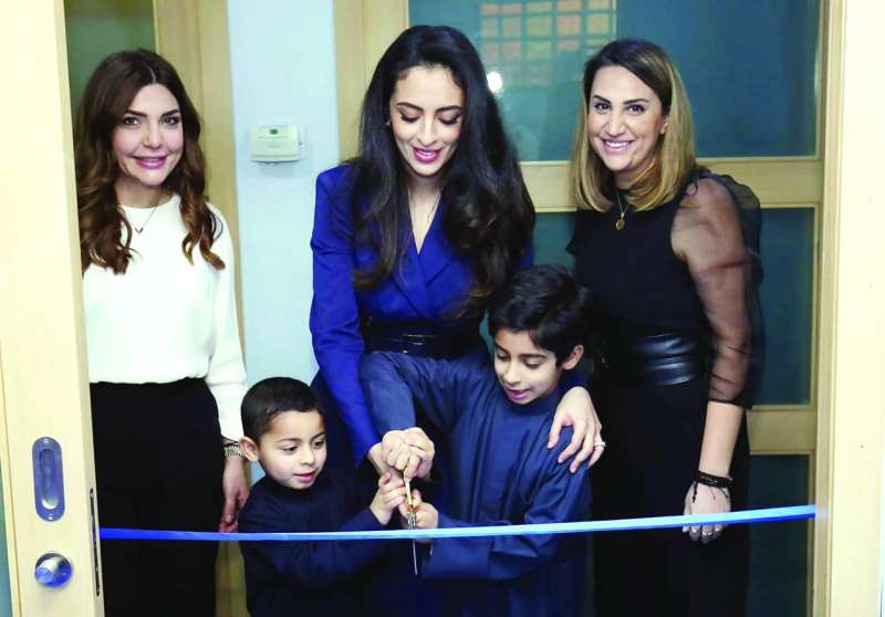 قص شريط الافتتاح
