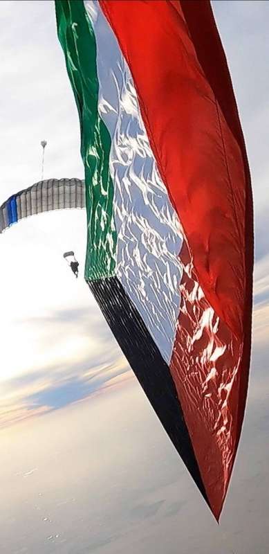 قفزة مظلية حرة بمناسبة الأعياد الوطنية