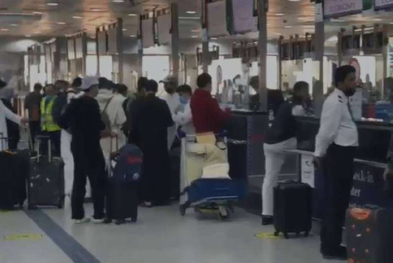 حركة السفر في المطار