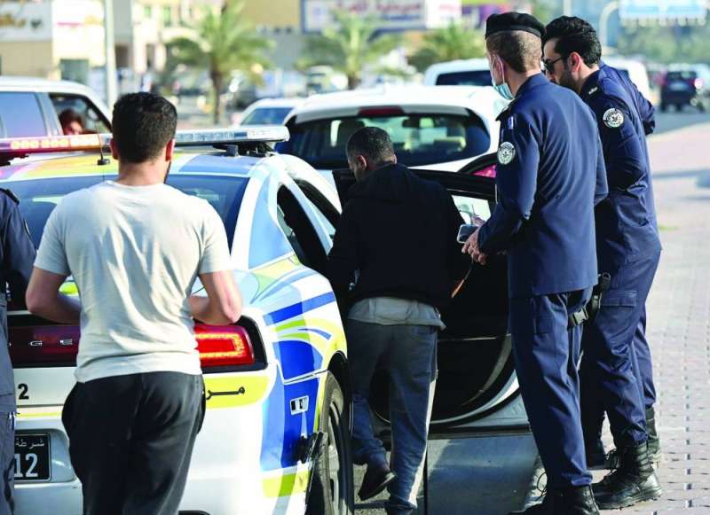 وضع متعاطٍ تم ضبطه في سيارة الأمن