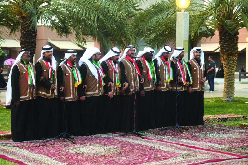 «العرضة» حاضرة في «يوم البحار» 	 (تصوير سعود سالم)