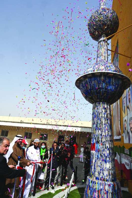 تدشين برج الكويت المكون من 50 ألف قلم

