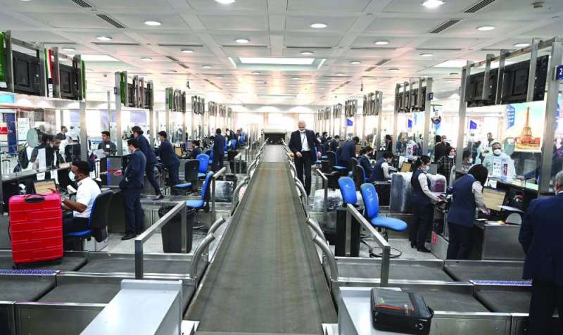 تشغيل جميع كاونترات الوزن لتسريع إجراءات السفر
