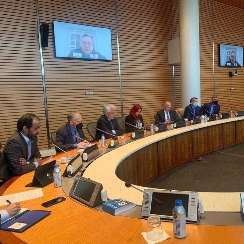 الوسمي مشاركاً في الاجتماع