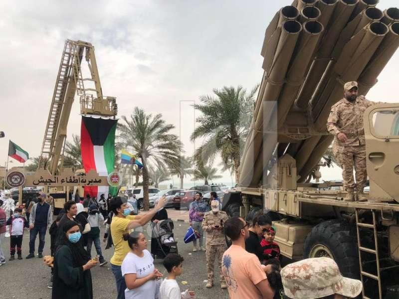 عرض عسكري لآليات الجيش