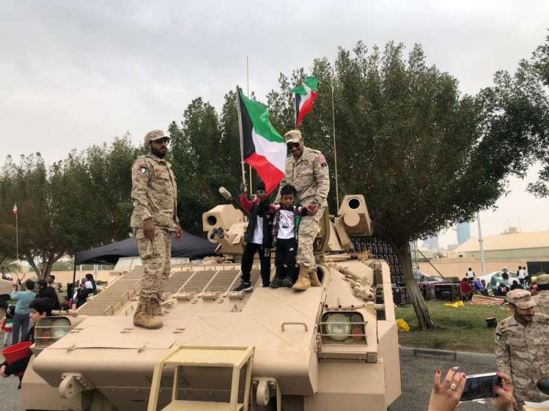 عرض عسكري لآليات الجيش 