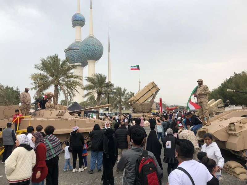 عرض عسكري لآليات الجيش 