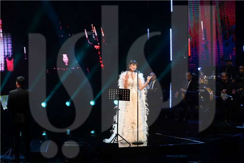 أميمة «رومانسية».. وراغب يغني الحب في «مركز جابر الثقافي»
