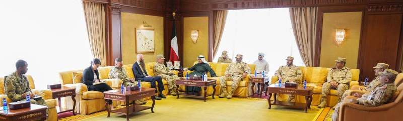 الناصر يستقبل قائد القيادة المركزية الأميركية 
 