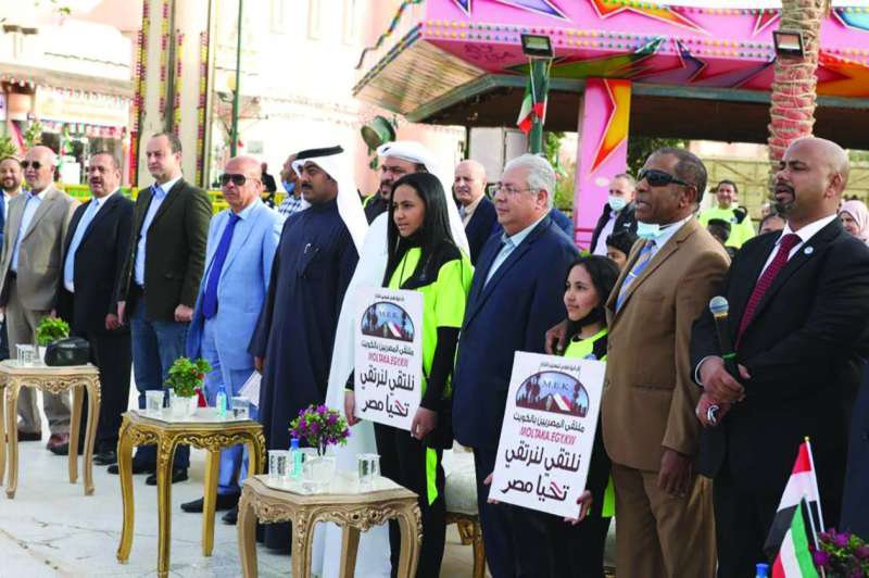 السفير المصري في مقدم الحضور خلال الاحتفالية