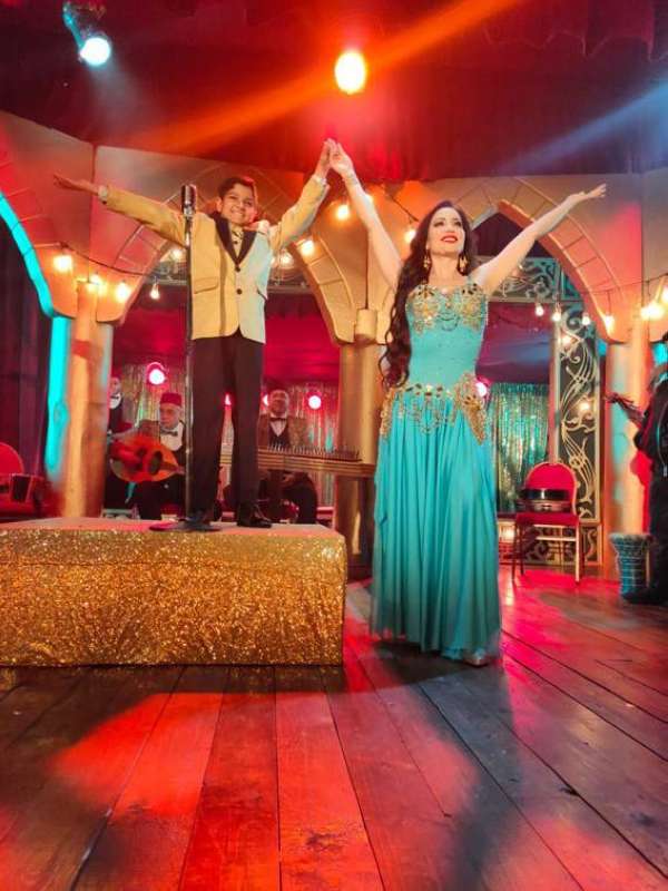 محمد أسامة مع نسرين طافش في مشهد من المسلسل