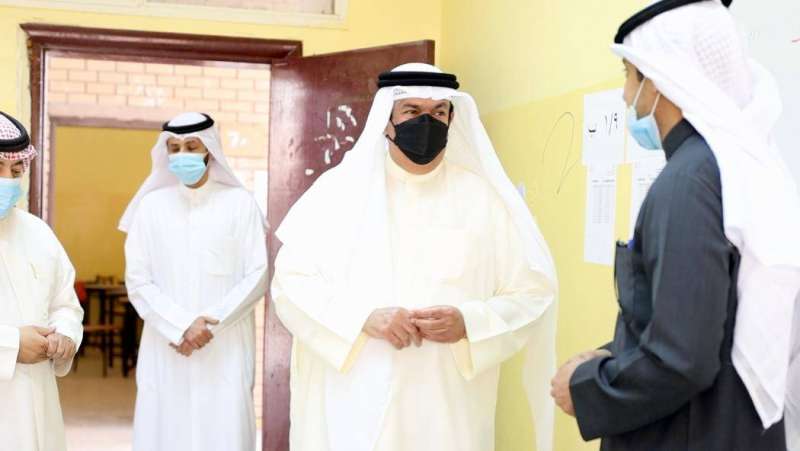 وزير التربية خلال الجولة 