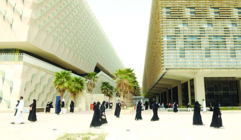 
جانب من دوام طلبة الجامعة في موقع الشدادية 	(تصويرسعود سالم)
