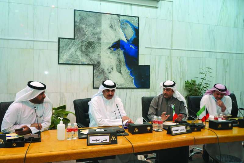 
جانب من اجتماع اللجنة الفنية
