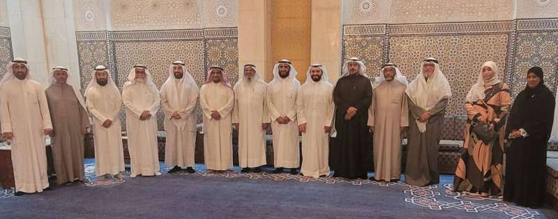 ممثلو المبرة مع ممثلي وزارة التربية في المسجد الكبير
 