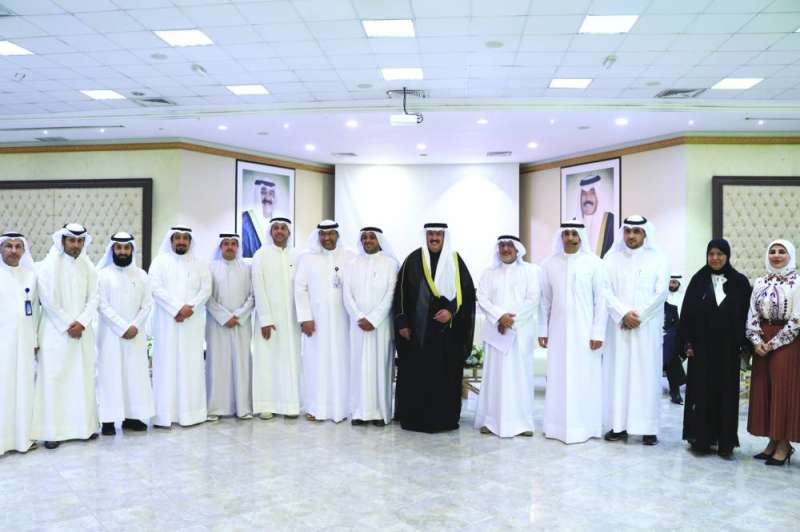 
المضف متوسطاً قياديي الجمعية
