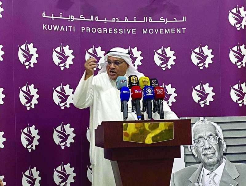 
أحمد الديين متحدثاً
