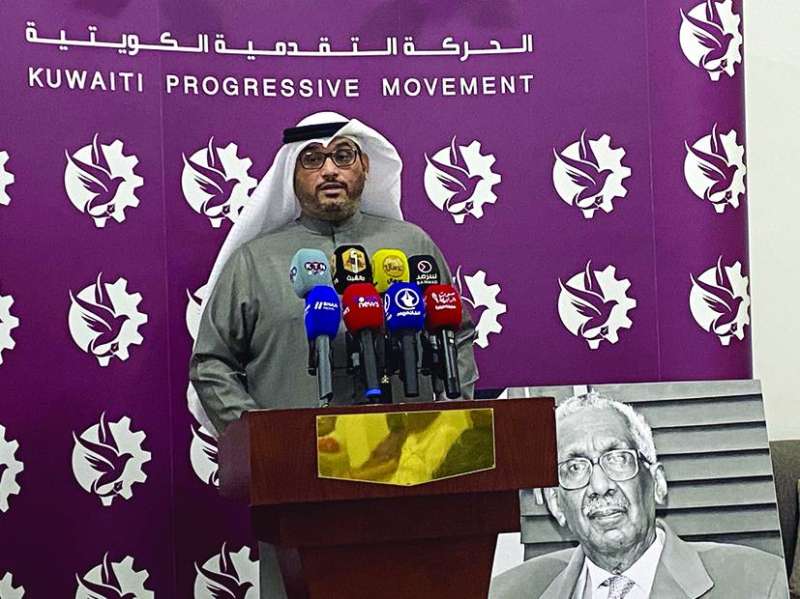 
الأنصاري ملقياً كلمته
