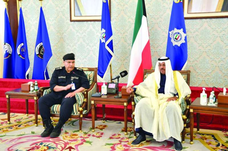 
النواف خلال لقائه قياديي الوزارة وإلى جواره الوكيل البرجس