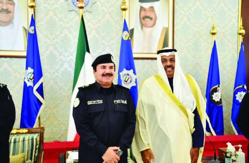 
النواف مع مدير أمن حولي اللواء عبدالله العلي
