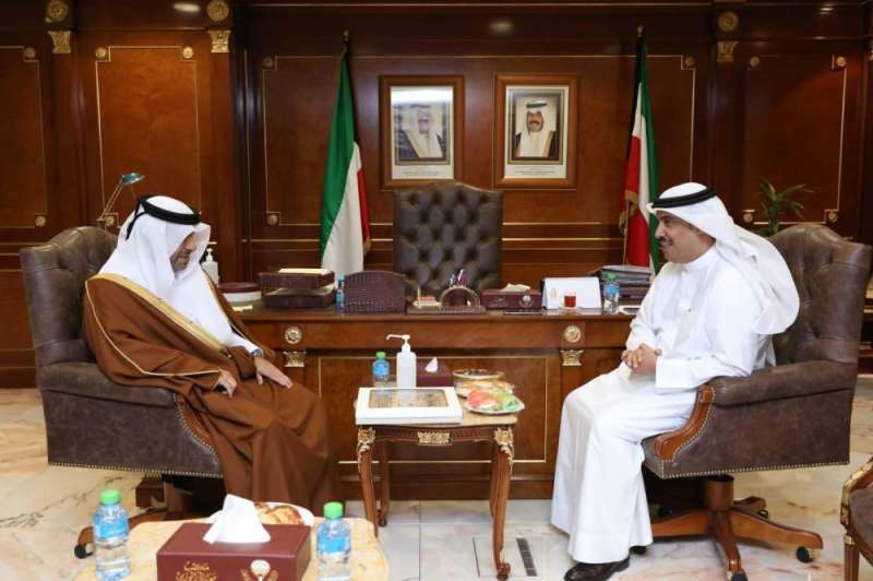 العرو مستقبلا السفير القطري