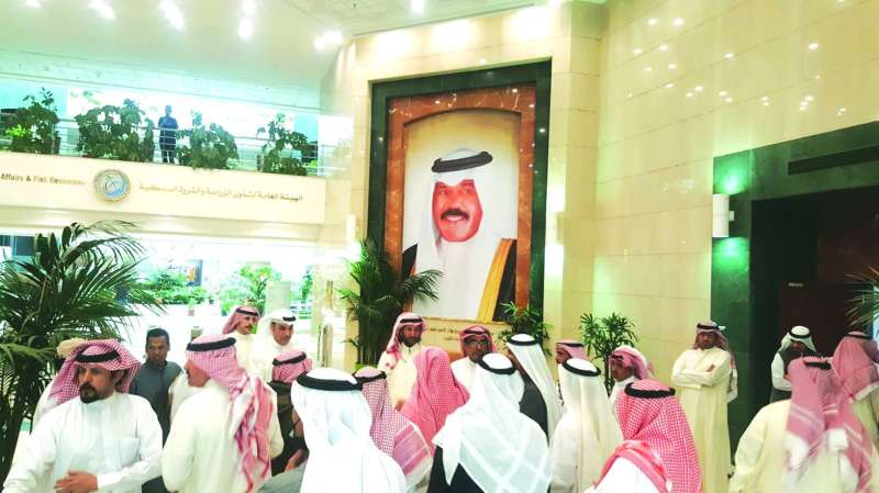 
جانب من الاعتصام أمام مكتب خدمة المواطن في هيئة الزراعة