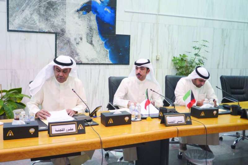 
جانب من اجتماع لجنة حولّي بالمجلس البلدي
