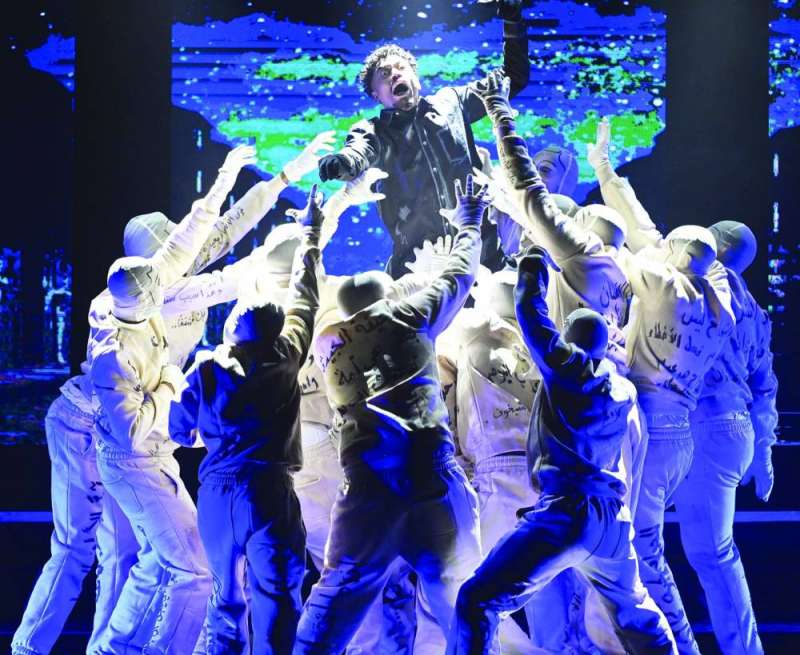 
من عرض «رسالة»	(تصوير أسعد عبدالله)
