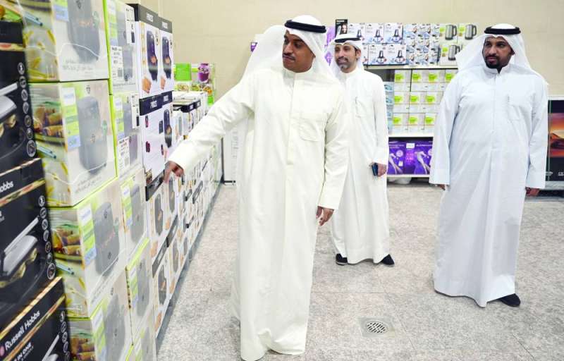 
السداني والمنيس في جولة في الفرع الجديد 	 (تصوير نايف العقلة)