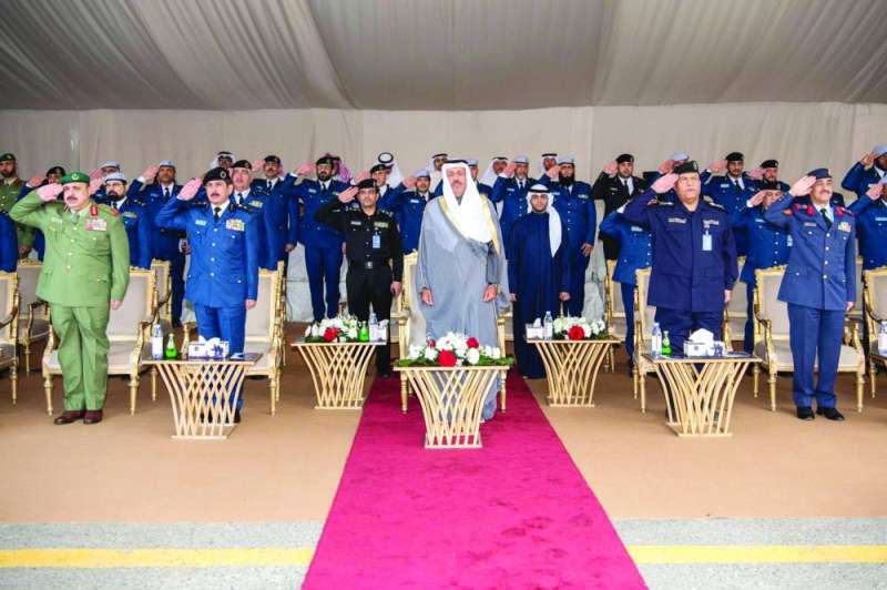 
النواف متوسطاً كبار ضباط الجيش والداخلية والحرس والإطفاء	 (تصوير أسعد عبدالله)
