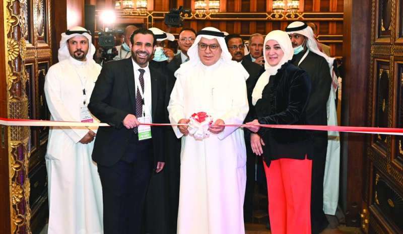 
وزير الصحة يقص شريط افتتاح المؤتمر بحضور تركي العتيبي
